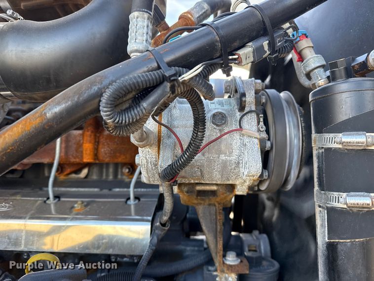 image for item EG1908 2003 Mack RD crane truck