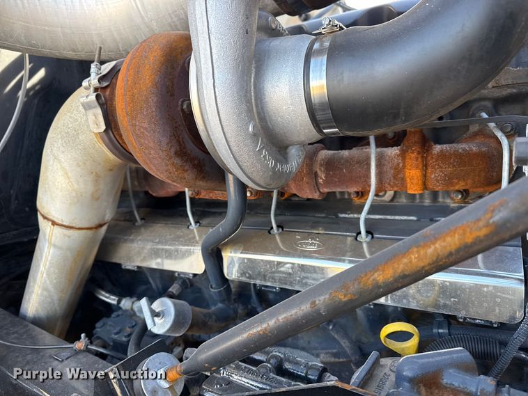 image for item EG1908 2003 Mack RD crane truck