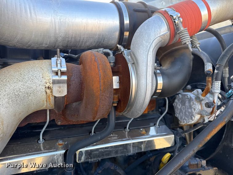 image for item EG1908 2003 Mack RD crane truck