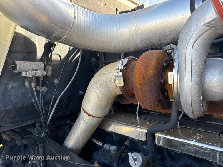 image for item EG1908 2003 Mack RD crane truck