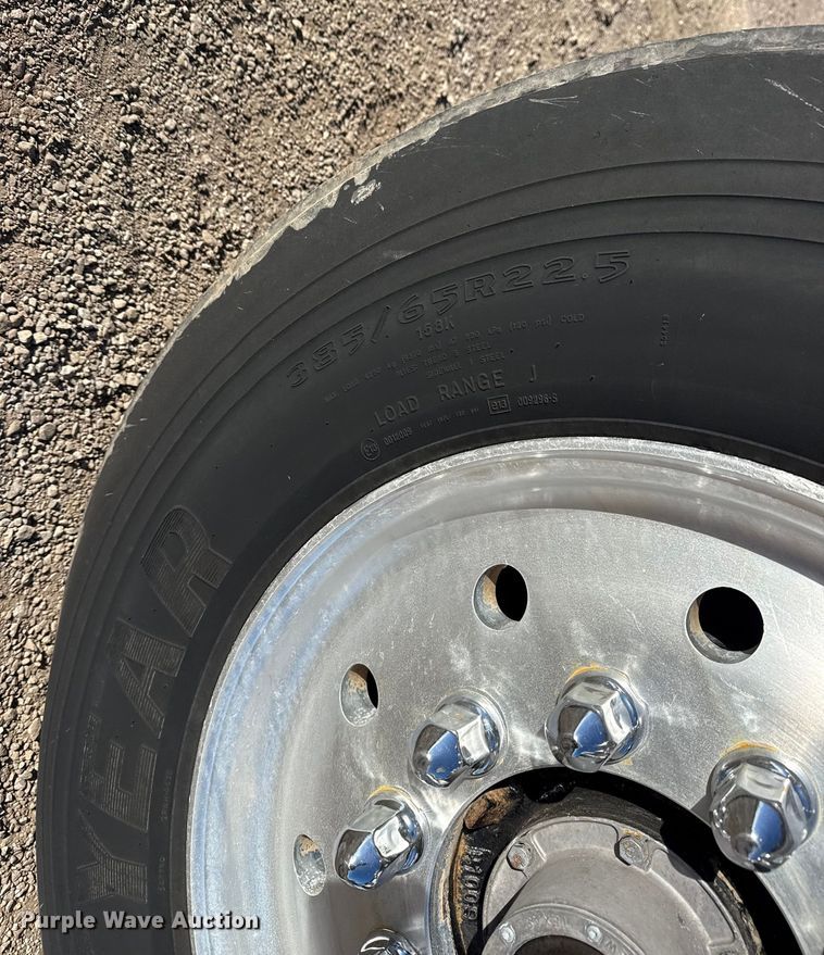 image for item EG1908 2003 Mack RD crane truck