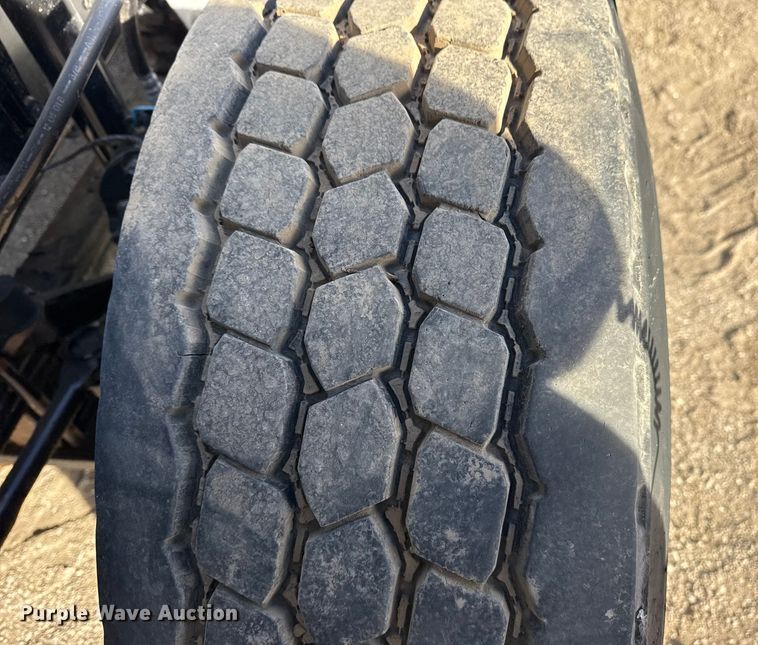 image for item EG1908 2003 Mack RD crane truck