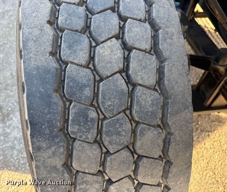 image for item EG1908 2003 Mack RD crane truck