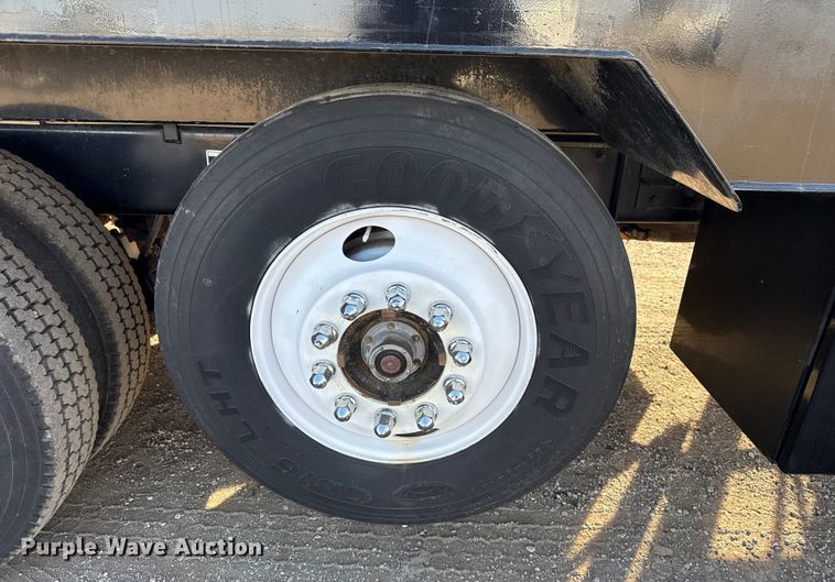 image for item EG1908 2003 Mack RD crane truck