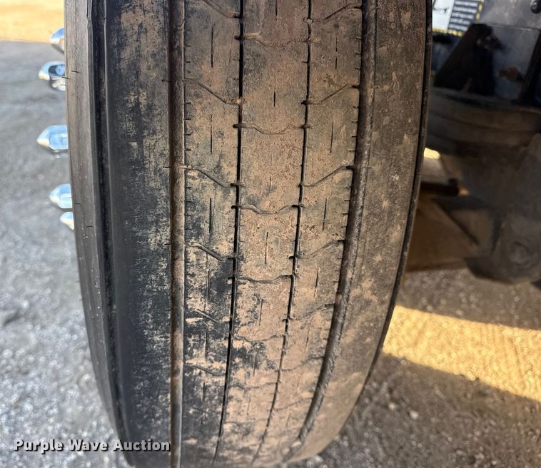 image for item EG1908 2003 Mack RD crane truck