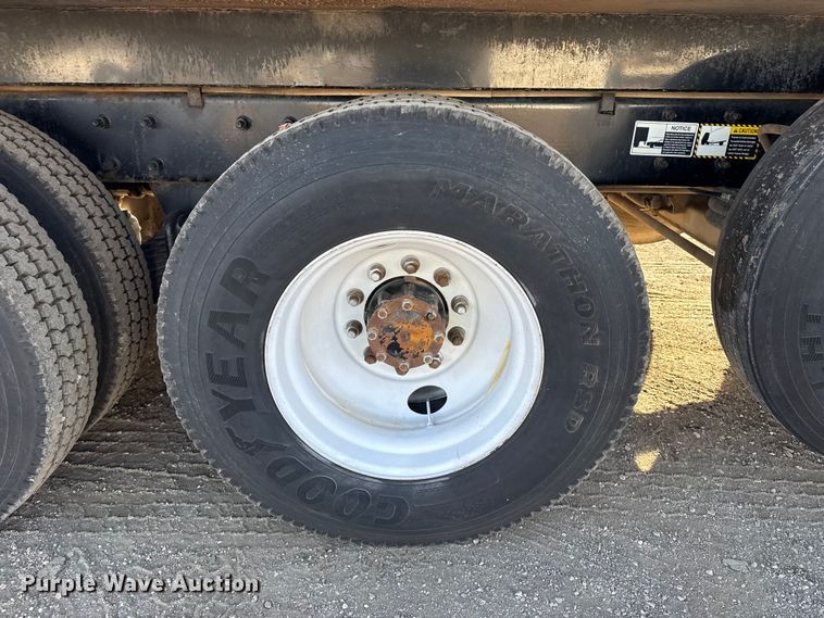 image for item EG1908 2003 Mack RD crane truck