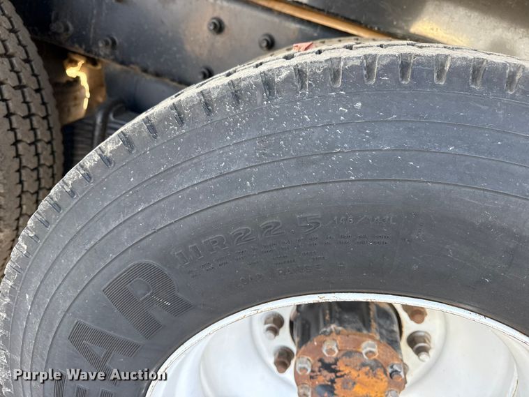 image for item EG1908 2003 Mack RD crane truck