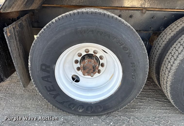 image for item EG1908 2003 Mack RD crane truck