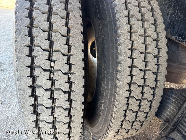 image for item EG1908 2003 Mack RD crane truck