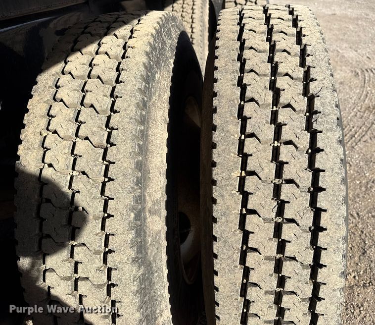 image for item EG1908 2003 Mack RD crane truck