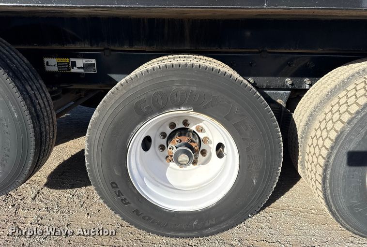 image for item EG1908 2003 Mack RD crane truck