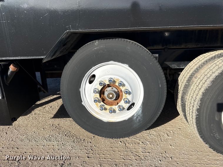 image for item EG1908 2003 Mack RD crane truck