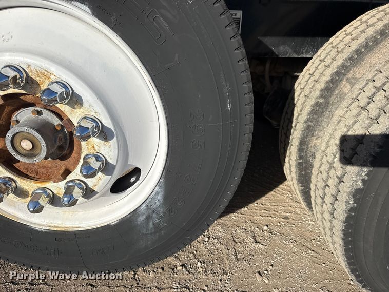 image for item EG1908 2003 Mack RD crane truck