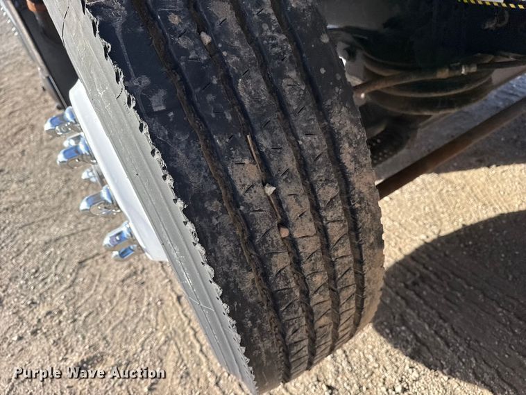 image for item EG1908 2003 Mack RD crane truck