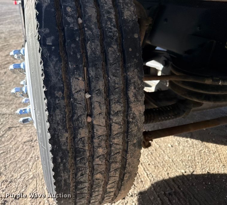 image for item EG1908 2003 Mack RD crane truck