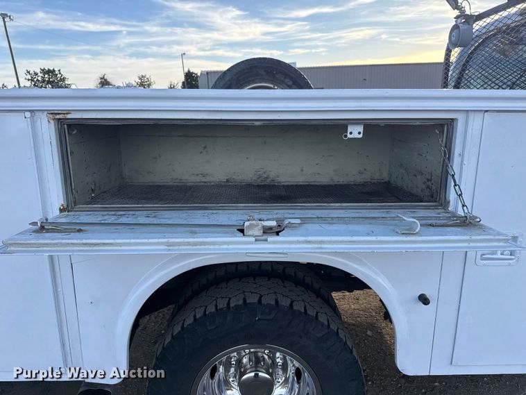 image for item EG1909 2011 Ford F350 Super Duty utility bed pickup truck