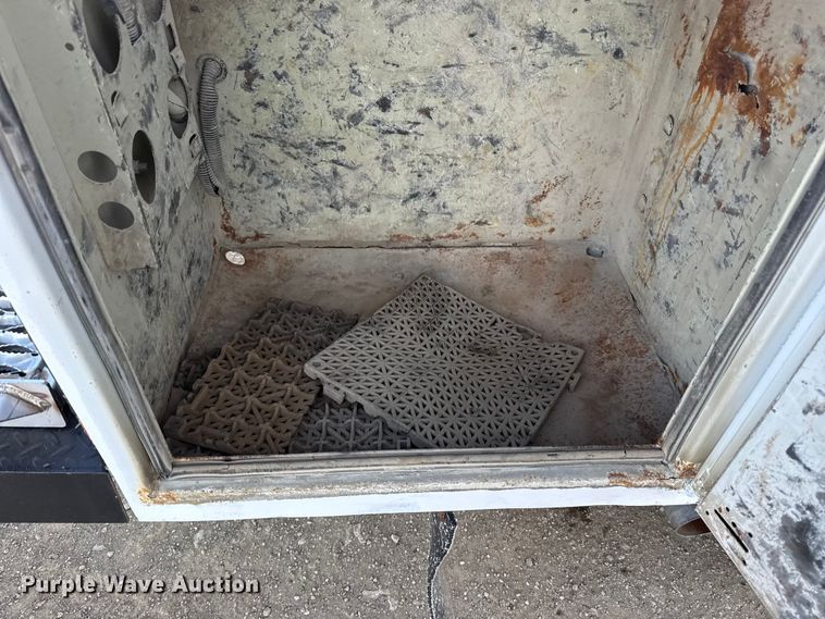 image for item EG1909 2011 Ford F350 Super Duty utility bed pickup truck