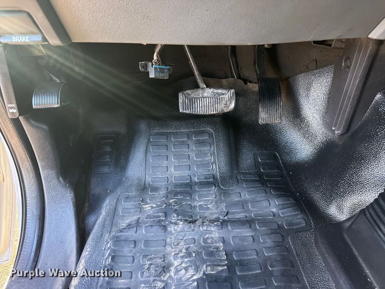 image for item EG1909 2011 Ford F350 Super Duty utility bed pickup truck