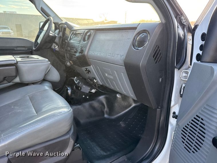 image for item EG1909 2011 Ford F350 Super Duty utility bed pickup truck