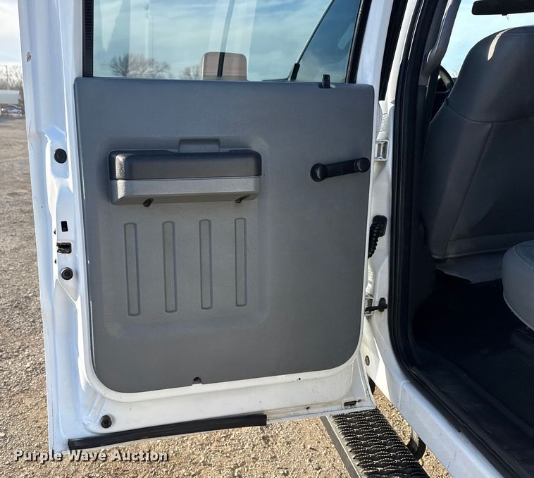 image for item EG1909 2011 Ford F350 Super Duty utility bed pickup truck