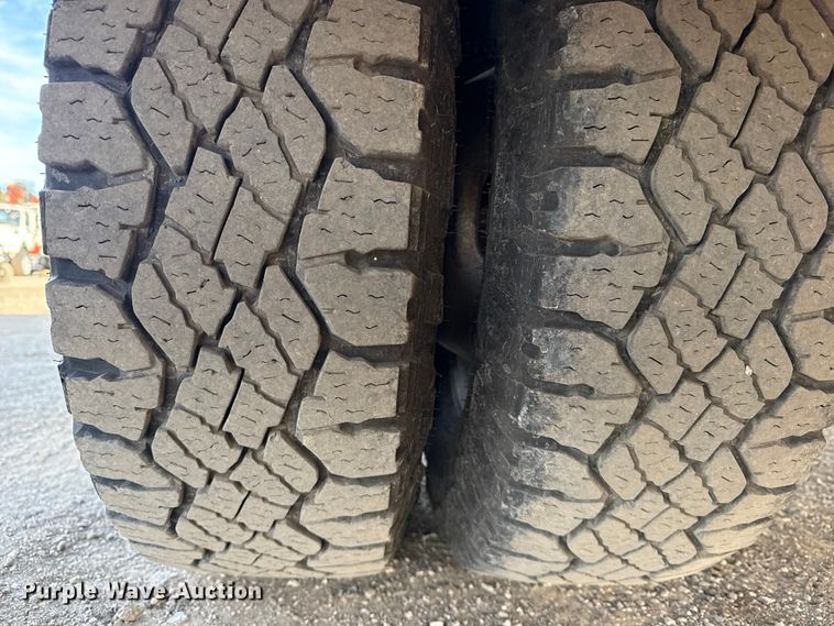 image for item EG1909 2011 Ford F350 Super Duty utility bed pickup truck