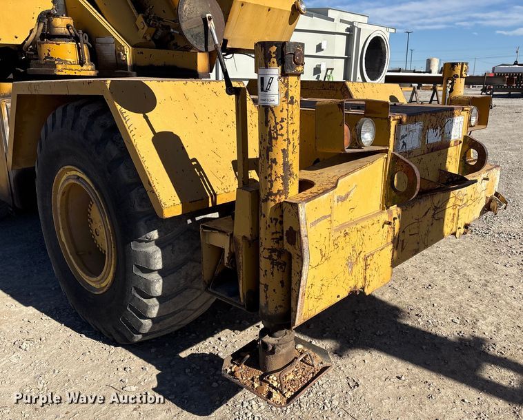 image for item EG8312 1989 Grove Manufacturing RT-528C crane