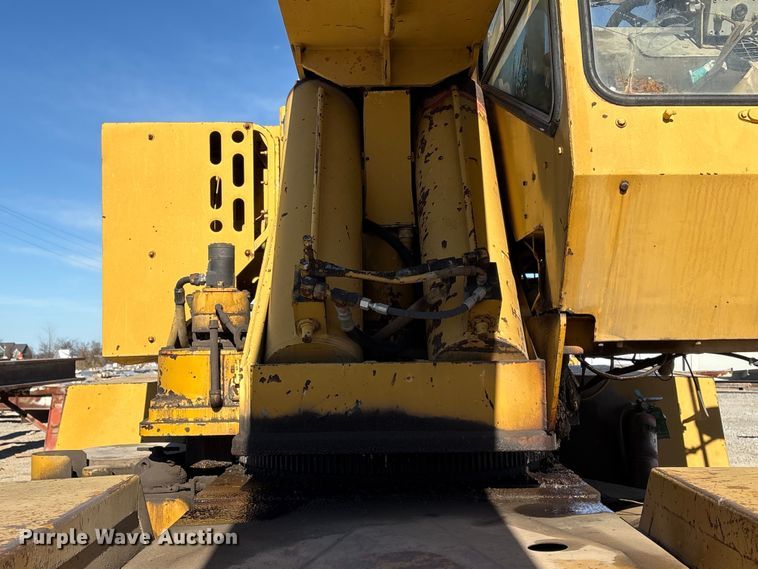 image for item EG8312 1989 Grove Manufacturing RT-528C crane