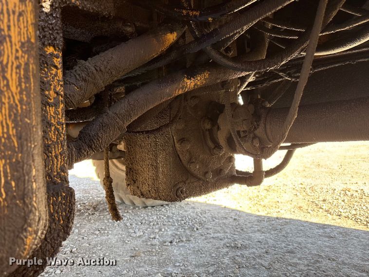 image for item EG8312 1989 Grove Manufacturing RT-528C crane