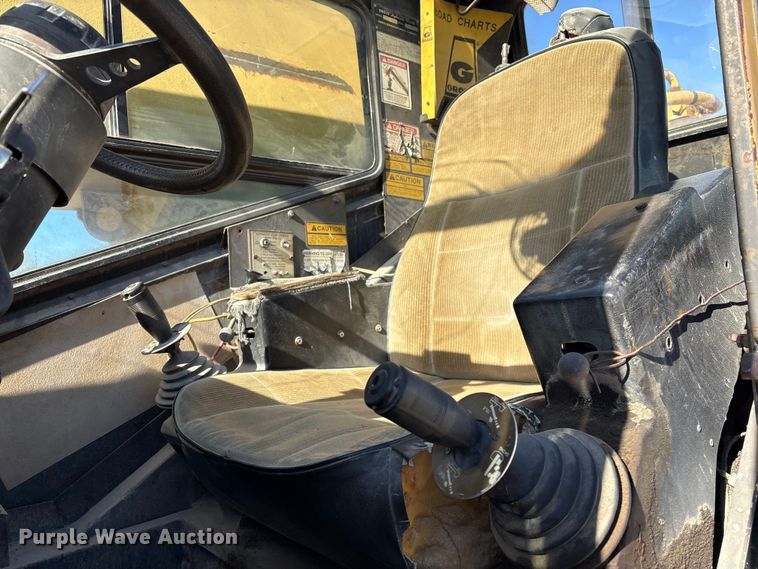 image for item EG8312 1989 Grove Manufacturing RT-528C crane