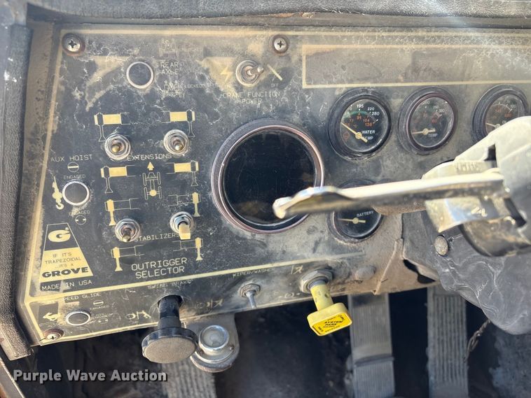 image for item EG8312 1989 Grove Manufacturing RT-528C crane