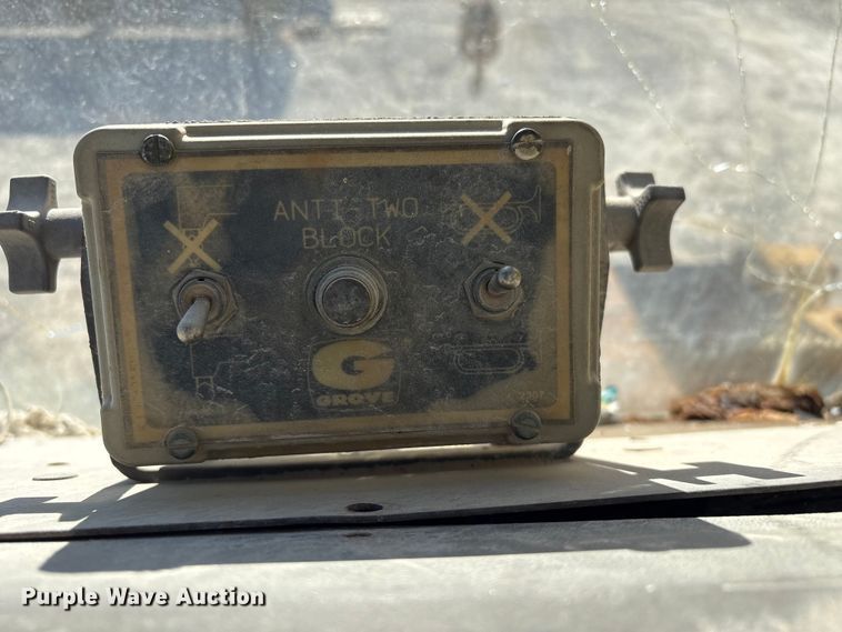 image for item EG8312 1989 Grove Manufacturing RT-528C crane