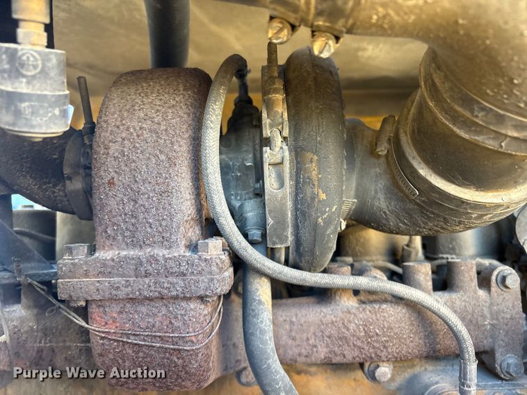 image for item EG8312 1989 Grove Manufacturing RT-528C crane