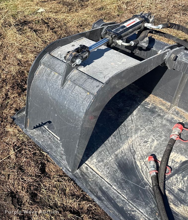 image for item EN0131 2025 Wolverine GB-11-72W skid steer grapple bucket