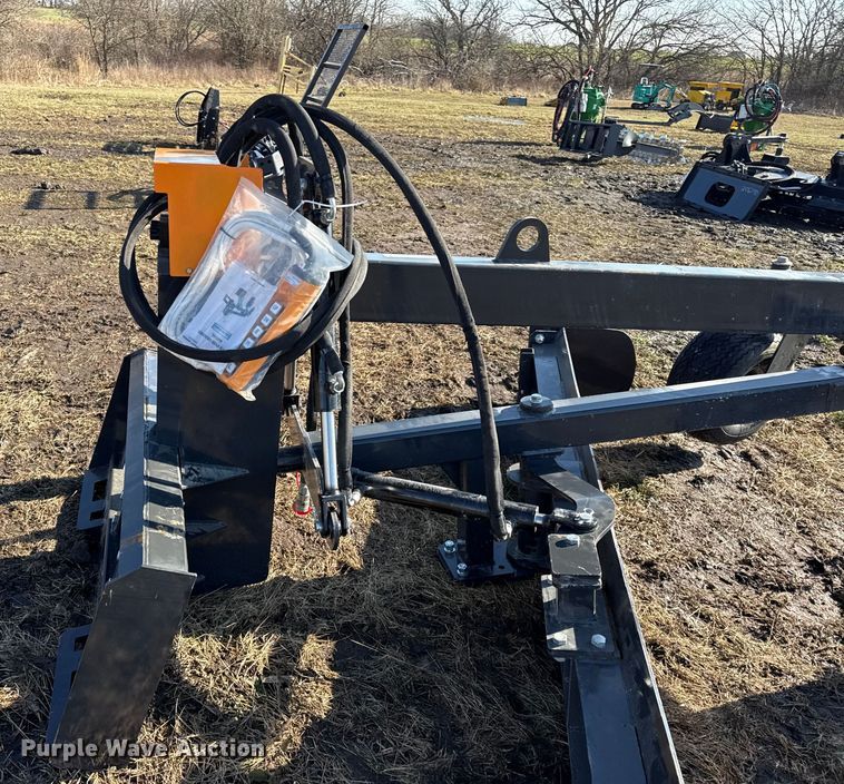 image for item EN0133 Landhonor skid steer grader