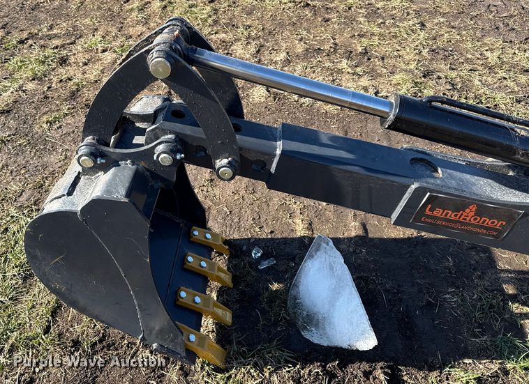 image for item EN0138 LandHonor BH-12-72D skid steer backhoe