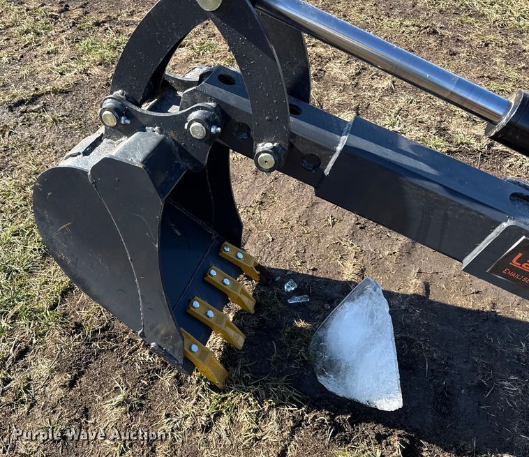 image for item EN0138 LandHonor BH-12-72D skid steer backhoe