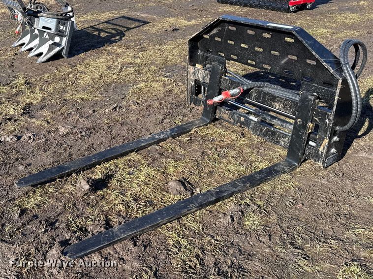 image for item EN0150 2025 Giyi SF60 skid steer forks