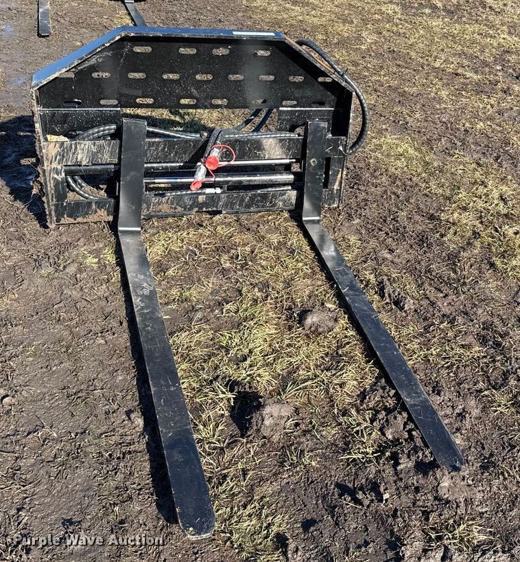 image for item EN0150 2025 Giyi SF60 skid steer forks