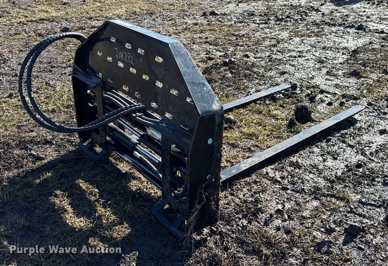 image for item EN0150 2025 Giyi SF60 skid steer forks