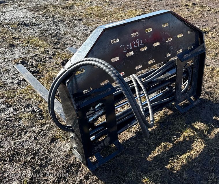 image for item EN0150 2025 Giyi SF60 skid steer forks