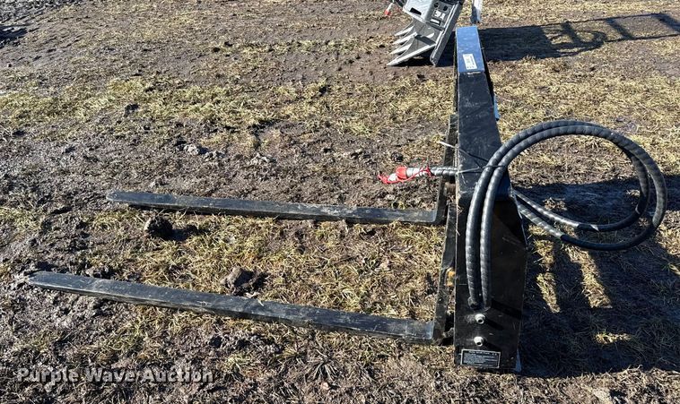 image for item EN0150 2025 Giyi SF60 skid steer forks