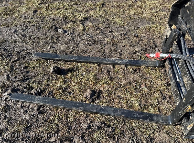 image for item EN0150 2025 Giyi SF60 skid steer forks