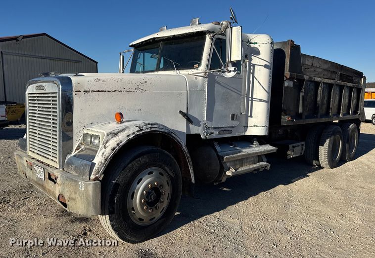 image for item EN0792 1993 Freightliner FLD dump truck