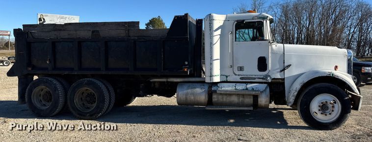 image for item EN0792 1993 Freightliner FLD dump truck