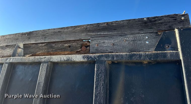 image for item EN0792 1993 Freightliner FLD dump truck