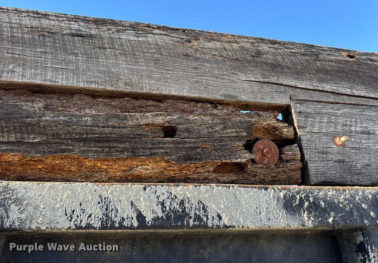 image for item EN0792 1993 Freightliner FLD dump truck