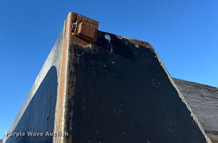 image for item EN0792 1993 Freightliner FLD dump truck