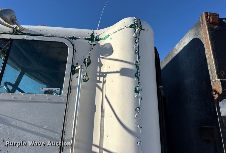 image for item EN0792 1993 Freightliner FLD dump truck