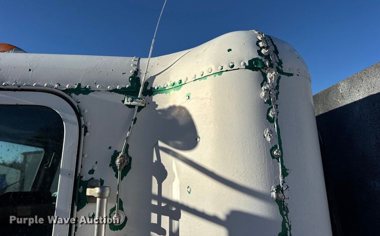 image for item EN0792 1993 Freightliner FLD dump truck