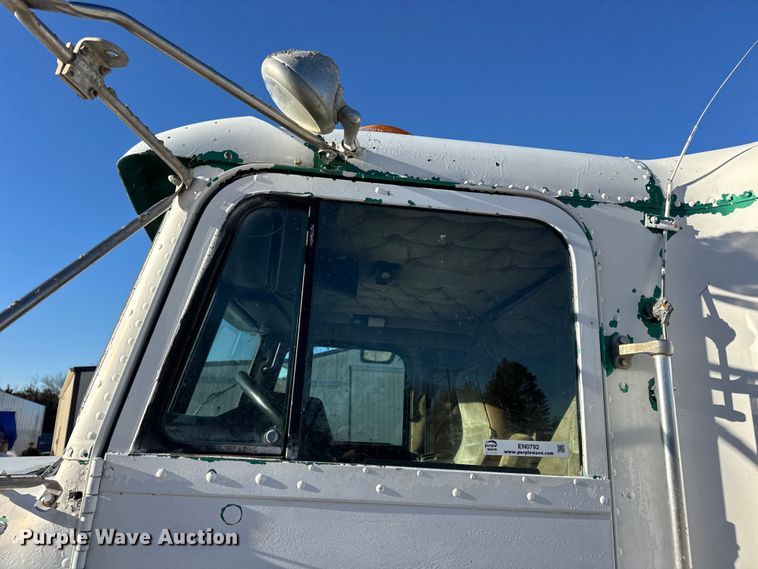 image for item EN0792 1993 Freightliner FLD dump truck